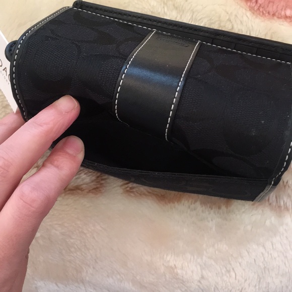 Coach Handbags - COACH WALLET 💼